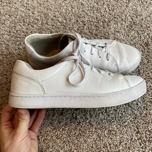 Clarks white tennis shoes size 8.5